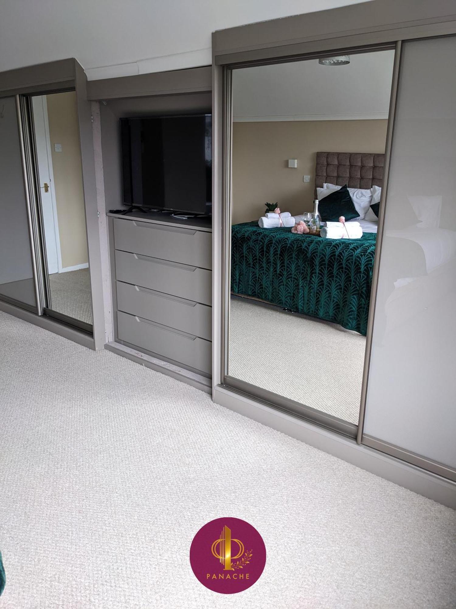 Contractors, Relocators, Free Parking, Wifi, Smart Tvs Apartment Marston Green Exterior photo
